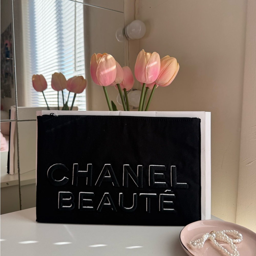 CHANEL Beauté Black Pouch